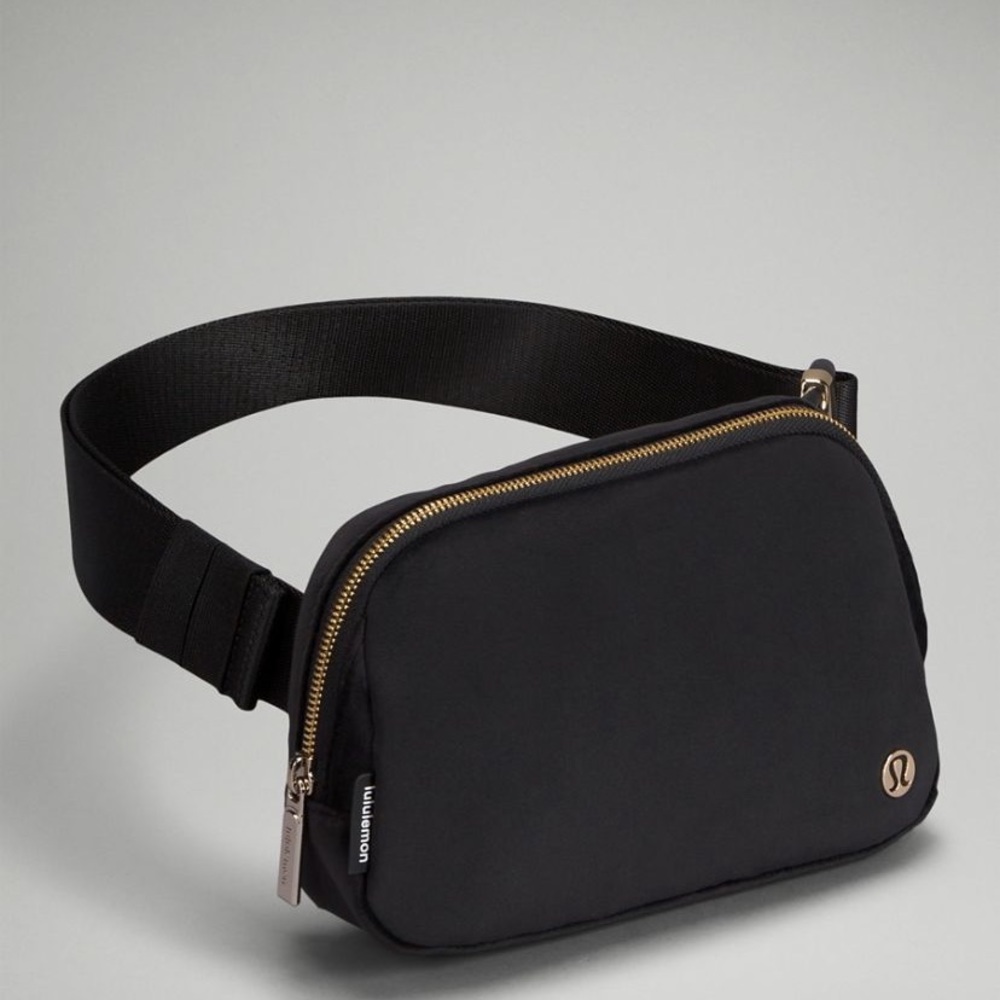 NWT Lululemon Everywhere Belt Bag 1L Velour in Black